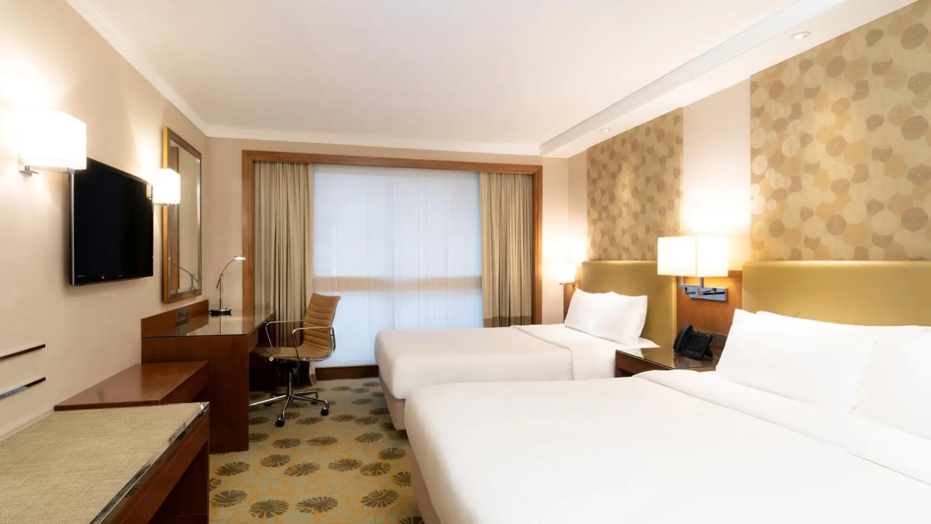 Holiday Inn Golden Mile By Ihg Hong Kong 4*,